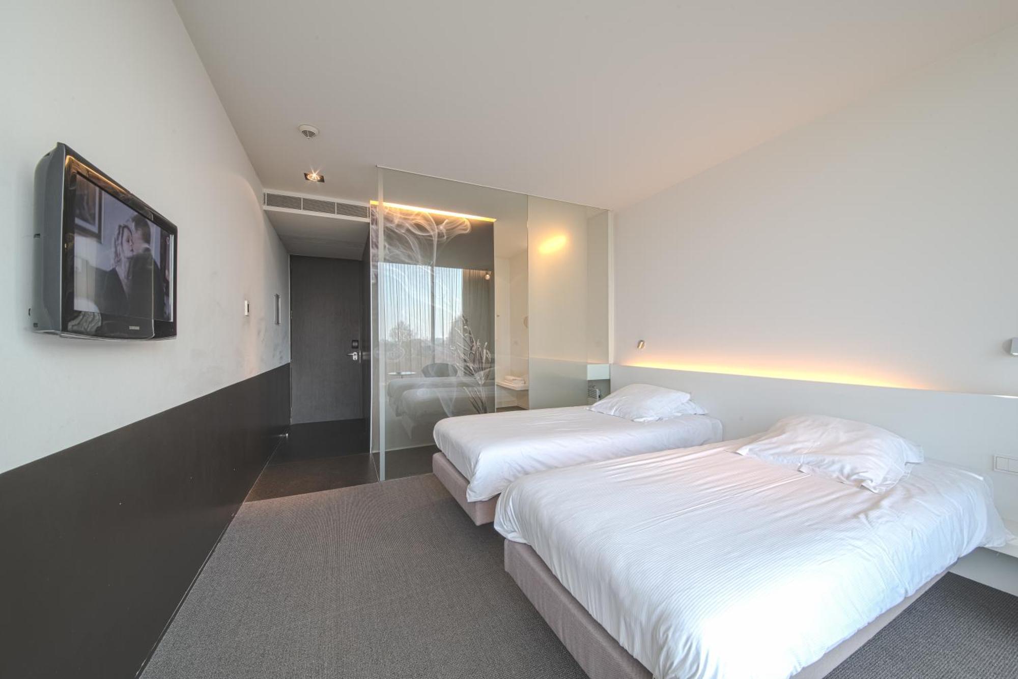 D-Hotel Кортрейк Екстериор снимка