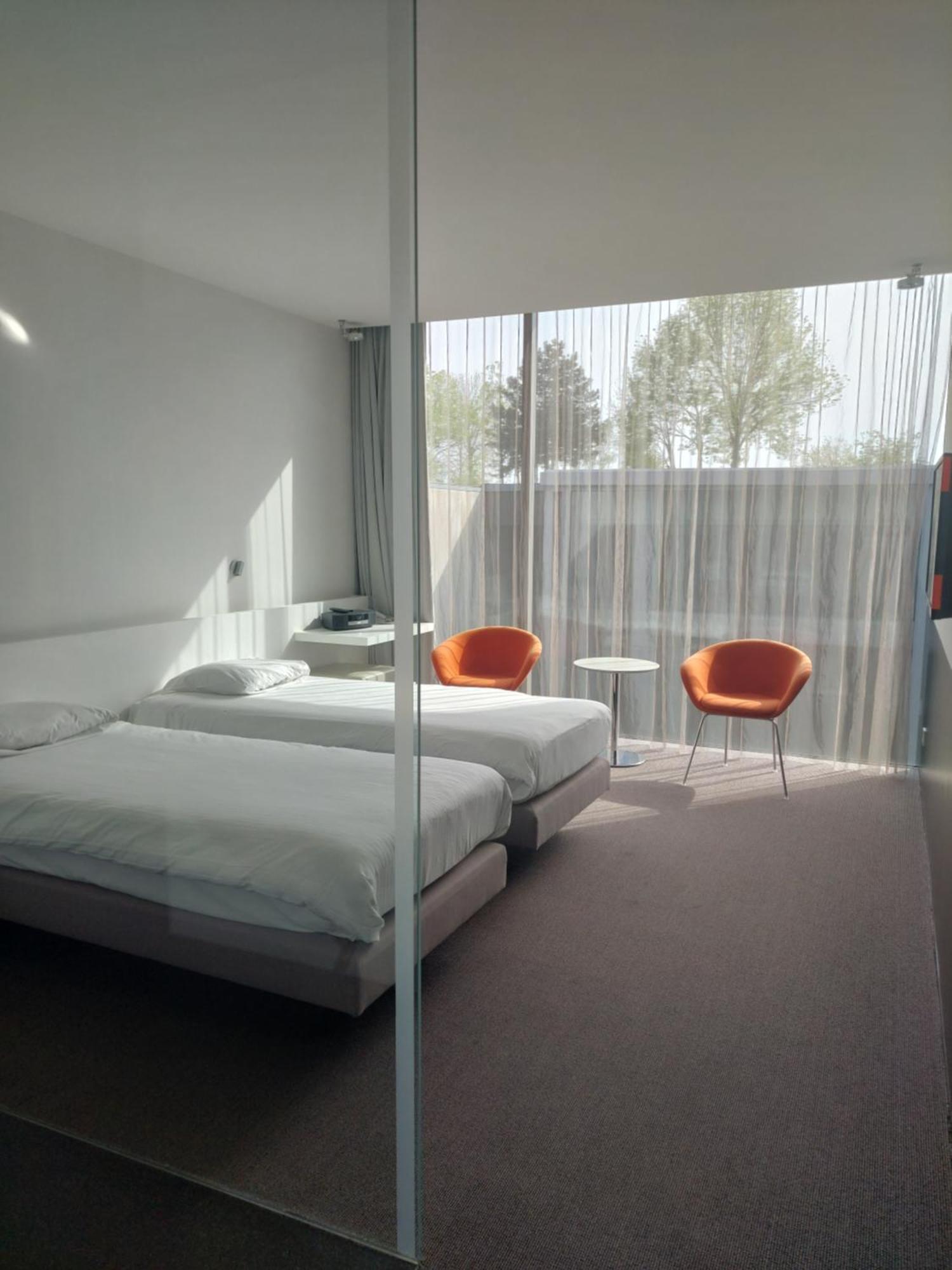 D-Hotel Кортрейк Екстериор снимка
