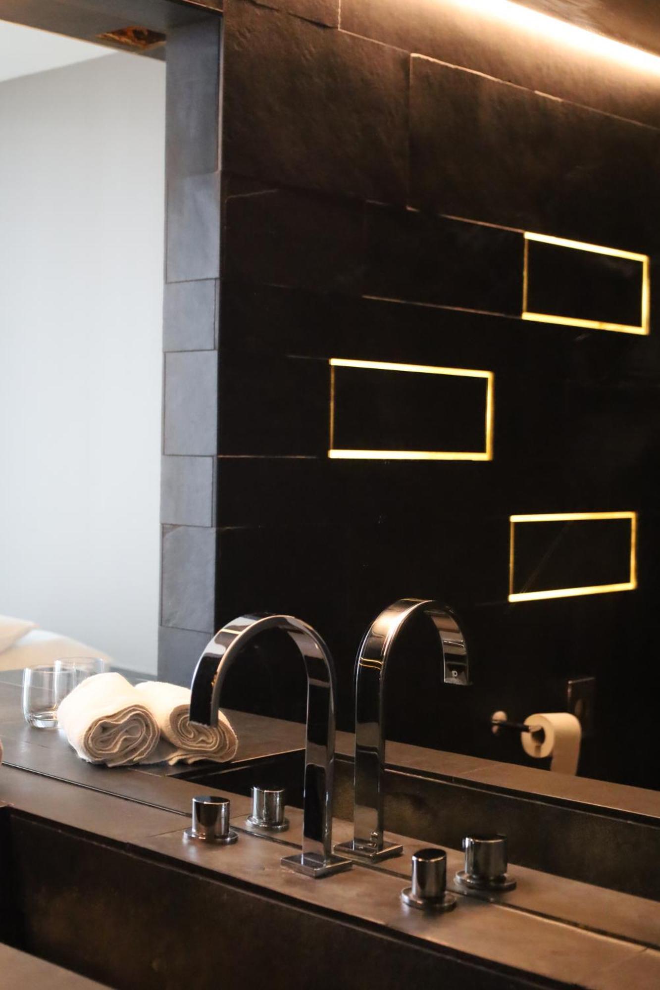 D-Hotel Кортрейк Екстериор снимка